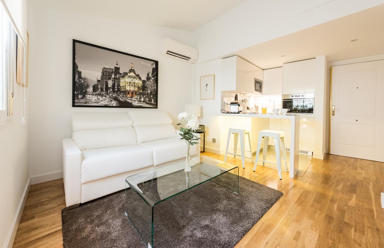 Latina Suite Madrid Exterior foto